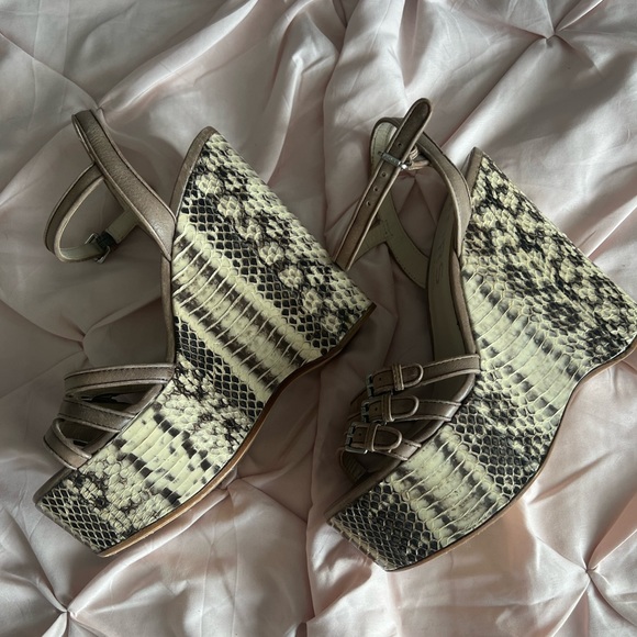 Michael Kors platform sandal (7) - Picture 4 of 11